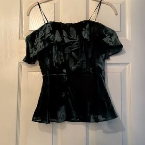 💚Gorgeous black and green velvet top💚